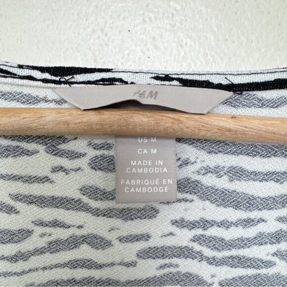 H&M Womens Medium Knee Length Zebra Print Belted Wrap Dress - Picture 7 of 11